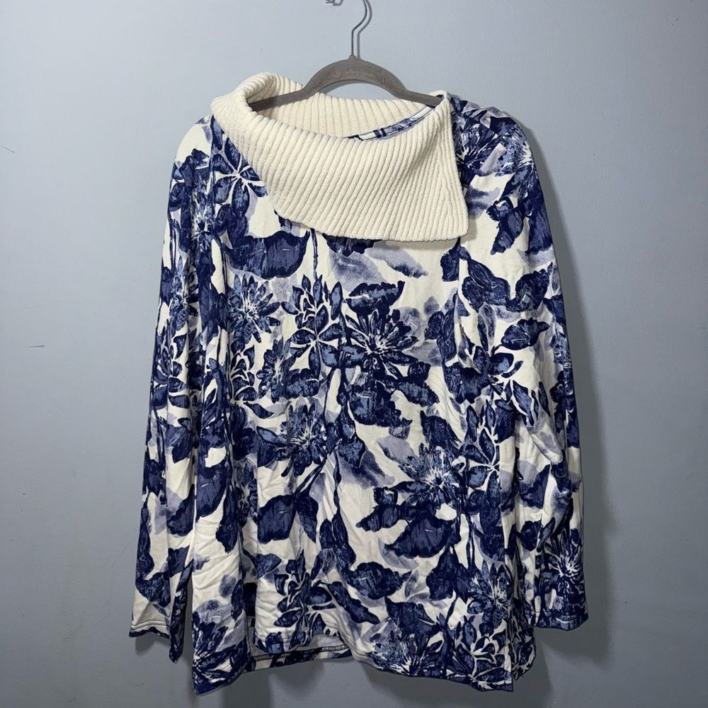 Chico’s Women’s Blue Floral Long Sleeve Roll High Collar Sweater Size 3 (XL) EUC